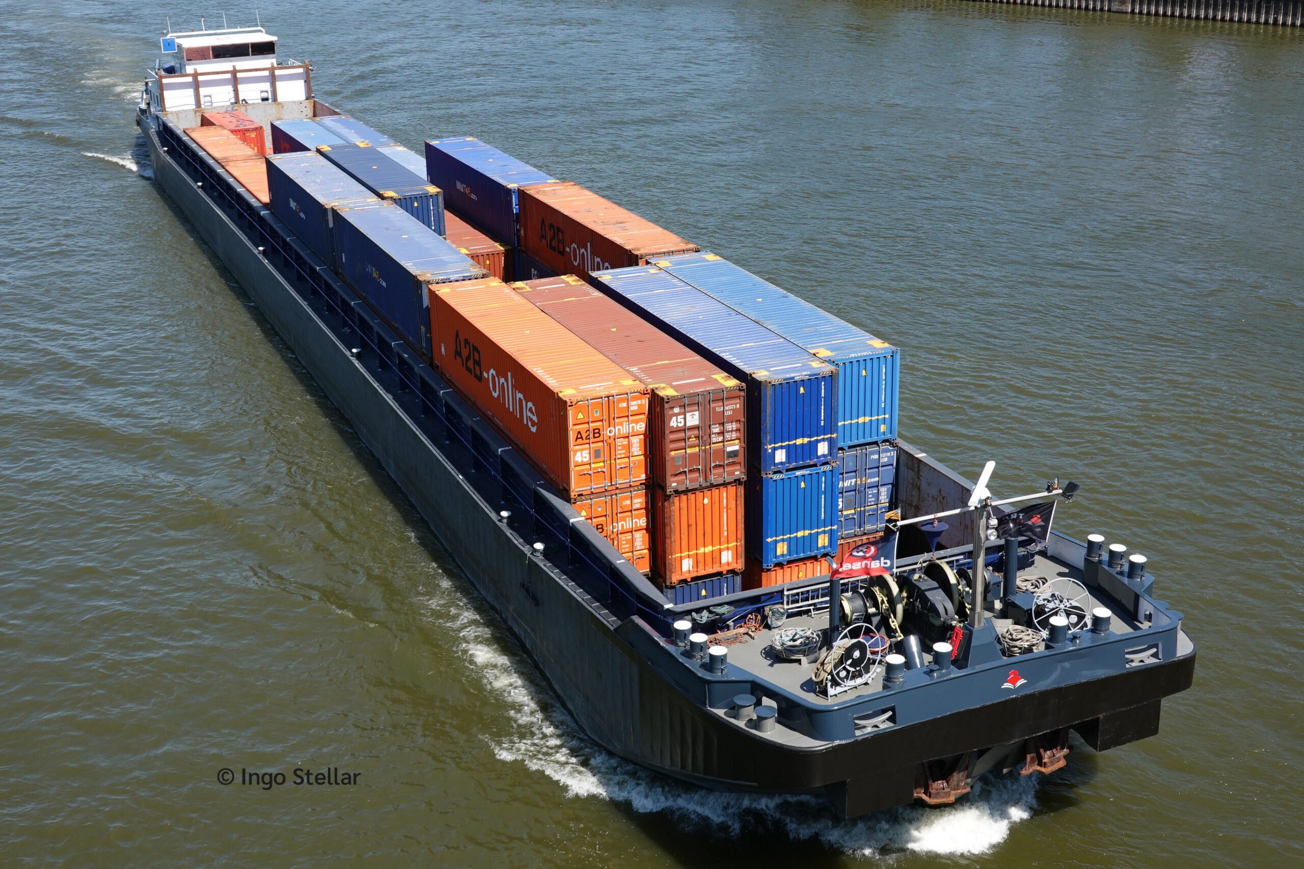 barge with a2b-online containers and more